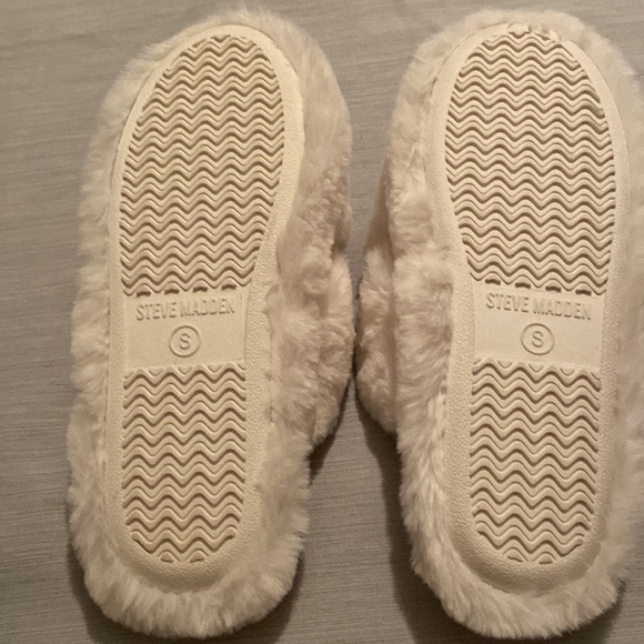 Steve Madden Women’s Faux Fur Slides, Very Comfortable Size Small (6) Never Worn - Picture 3 of 4